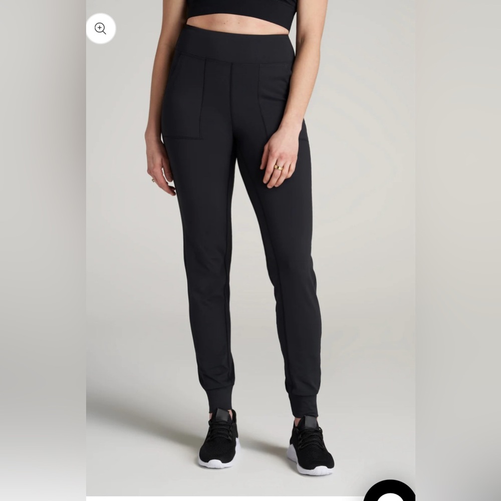 Balance Collection XXL pocket joggers in black.